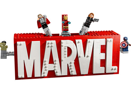 LEGO® 76313 Marvel Super Heroes - Logo MARVEL z minifigurkami